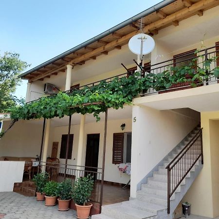Apartmani Sekana Starigrad Paklenica Exteriér fotografie